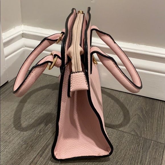 Micheal kors satchel purse - Picture 2 of 3